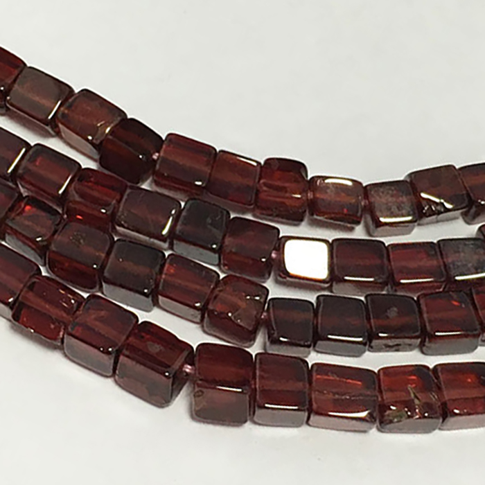 Best Buy Garnet Plain Box 3.5mm to 4.5mm Beads